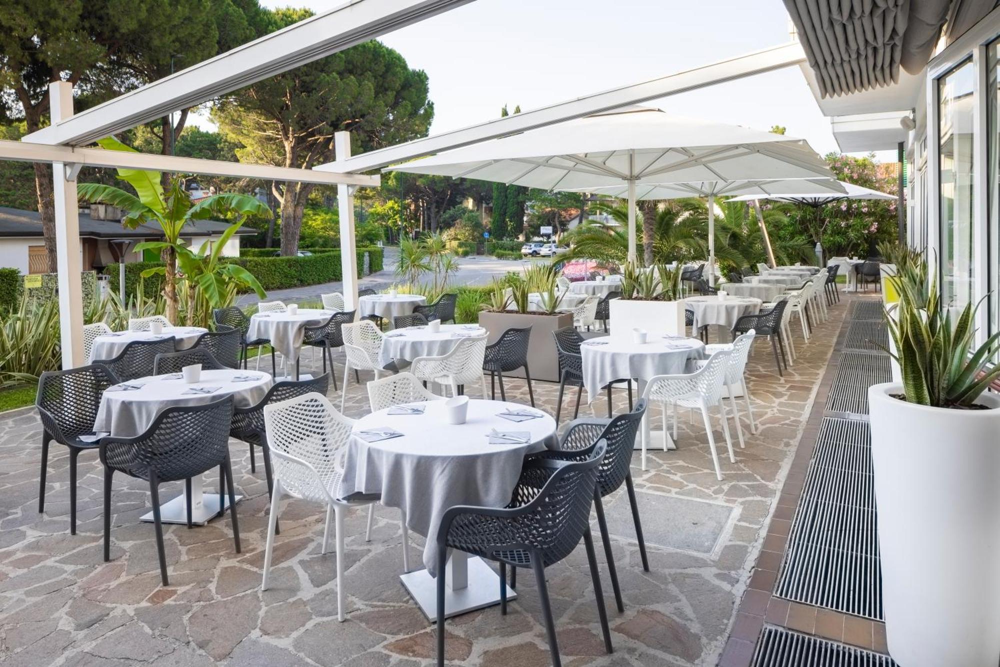 Hotel Delle Nazioni Lignano Sabbiadoro Exterior photo