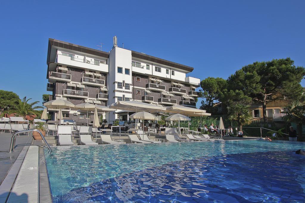 Hotel Delle Nazioni Lignano Sabbiadoro Exterior photo